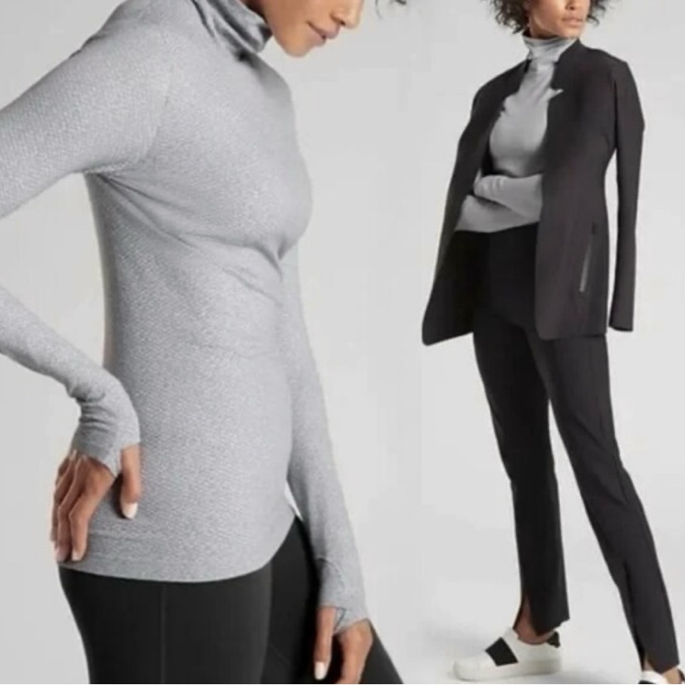 Athleta Flurry Peak Turtleneck in Light Grey/White, Medium